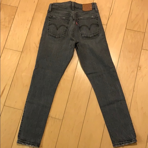 Levi’s - Picture 2 of 2